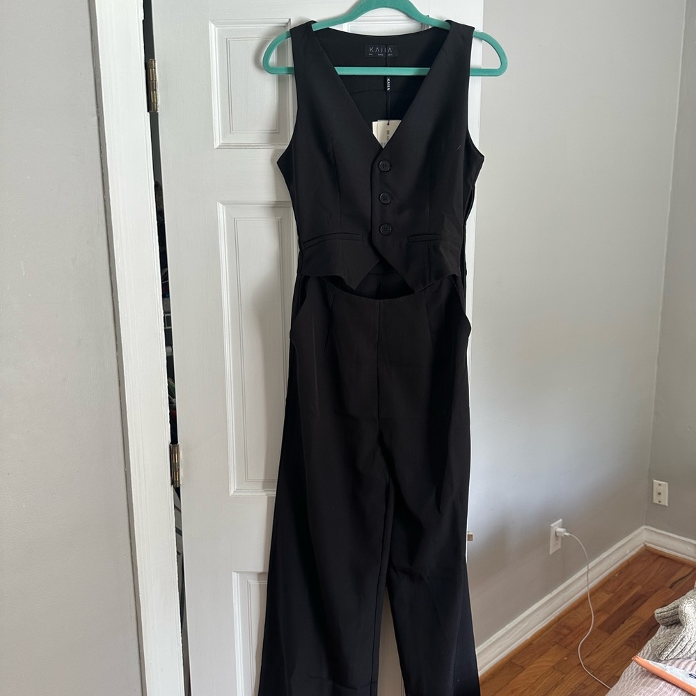 Kaii Classic Black Sleeveless Jumpsuit